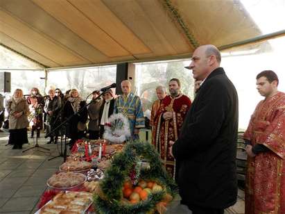 Стотици поморийци се събраха около празнична трапеза за Коледа в центъра на града