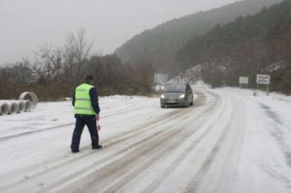 Жълт код за силен вятър, сняг и поледици е обявен за област Бургас за утре