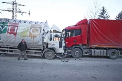 Бургаски шофьор с ТИР затвори пътя Велико Търново - Русе
