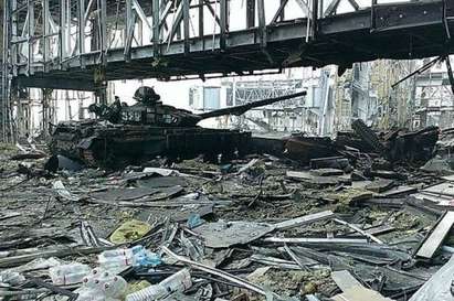 Украинските воиски нанасят мощен контраудар по летището в Донецк