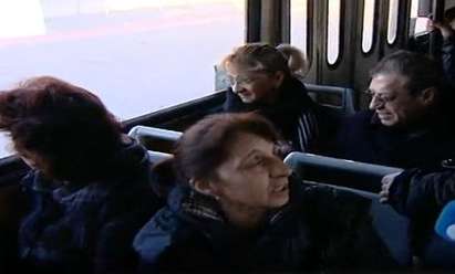Автобусите в ромските махали се пълнят с гратисчии, контрольорите не им проверяват билетите