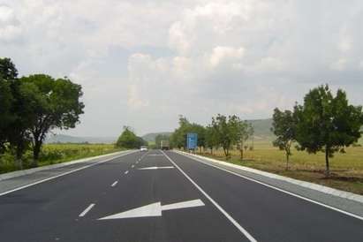 Възмутен гражданин: Пътят Бургас-Елхово е асфалтиран некачествено, вече зеят дупки