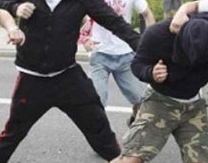 Тийнейджър удари с метална дръжка млад борец до мола в Бургас