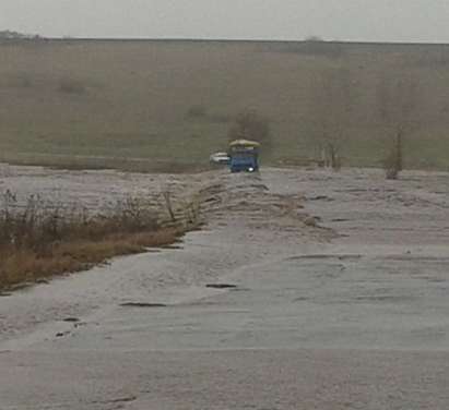 Бургазлия се спаси по чудо от потопа, върнал камиона си на заден ход