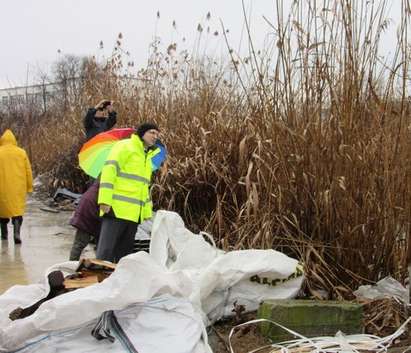 Почистват канала на езерото "Вая", наводнява складови площи в Северна промишлена зона