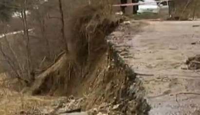 Порои отнесоха пътища, 15-метрова пропаст зее след потопа в село Плетена