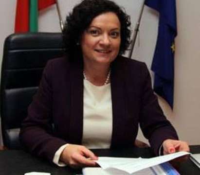 Министър Ивелина Василева: Все по-често най-атрактивните заглавия четем първо във Флагман.Бг