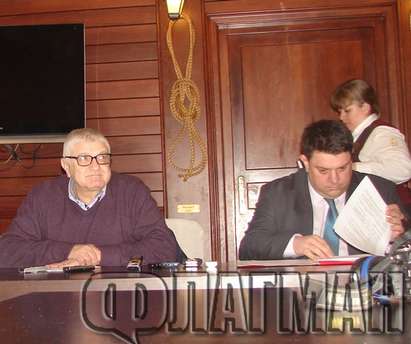 Червени депутати ухажват кмета и председател на ГЕРБ в Средец Иван Жабов