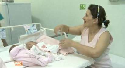 Румънка роди близначки, но второто бебе се появило на бял свят два месеца след първото