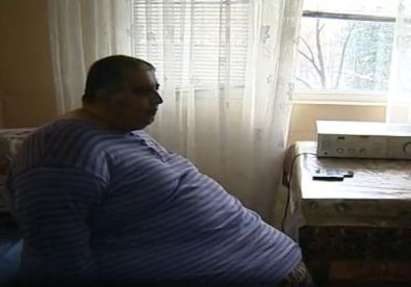 300-килограмов българин не е излизал от дома си шест години, дебелее от мъка