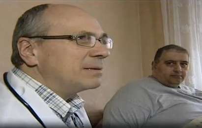 Шеф на клиника помага на 300-килограмовия българин, предлага му операция