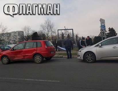 Три коли се нанизаха на кръговото край хотел "Мираж" в Бургас