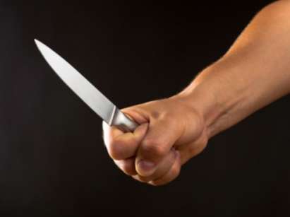 Криминално проявен помориец ръга с нож сливналия в автосервиз „Пападопулов”