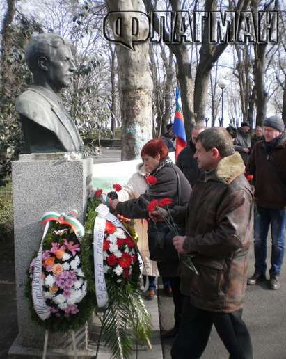 НФСБ почете Апостола на свободата с венци и цветя пред паметника му в Бургас
