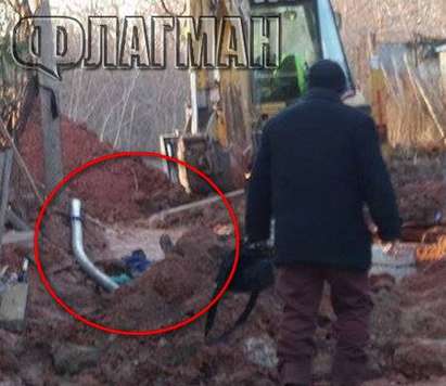 Затрупаният работник във Ветрен от час е в изкопа, никой не вади тялото му, няма трупна линейка