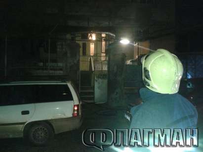 Пожар в Бургас! Комин на двуетажна къща се запали на ул. „Оборище“