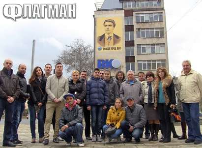 Не реклама, а ликът на Левски грее отвисоко в Бургас