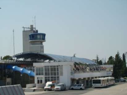 Туроператори: Таксите, които ни искат за паркинг на Летище Бургас, са рекет
