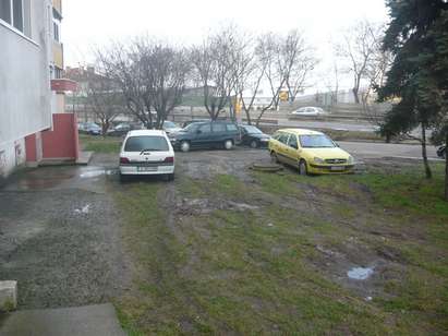 Правят нов паркинг на ул. „Дебелт“ в Бургас