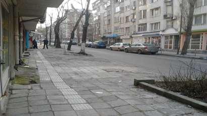 Чудо! Бургаската улица „Сливница“ осъмна без коли по тротоарите