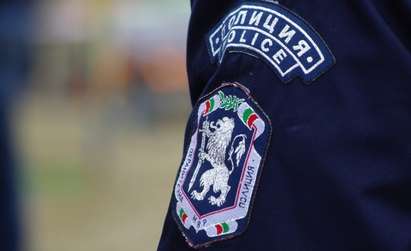 Полиция проверява автокъщи и сервизи в Бургас, търсят коли с пренабити номера