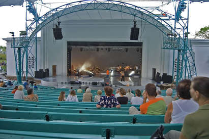 До началото на лятото: Поставят 2150 седалки в Летния театър на Бургас
