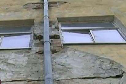 Училищна сграда се руши, 300 000 лева са нужни за ремонт на покрива