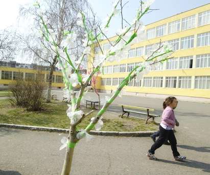 Майки на ученици от бургаското ОУ „Антон Страшимиров” в паника: Има епидемия от скарлатина, прикриват я!