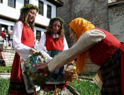 Лазарки красят домовете, честито на Лазар и Лъчезар