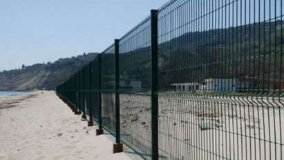Скандал в Кранево заради метална ограда на плажа