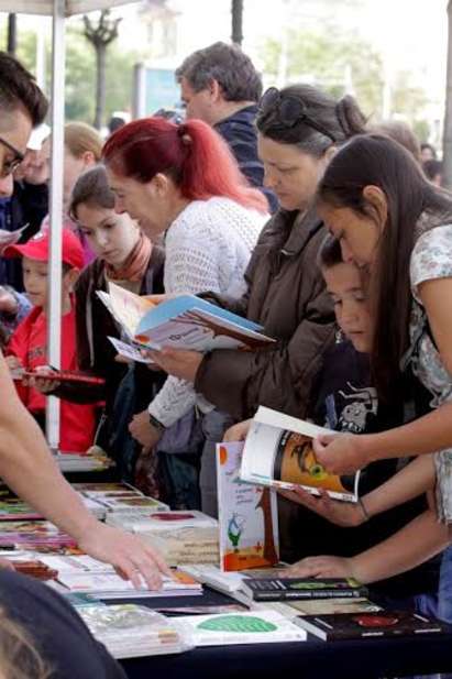 В Бургас разменят пластмасови отпадъци срещу книги