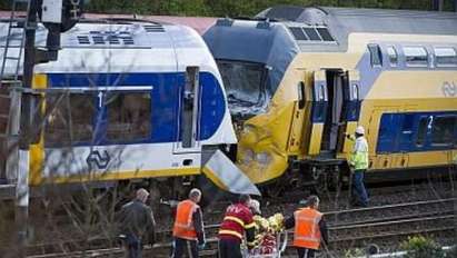 Влакове се сблъскаха челно в Австрия, има много ранени