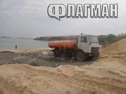 Плажът на к-г „Златна рибка“ засипан с чакъл заради тръбите на пречиствателната станция на Созопол