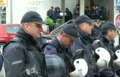 Дават по 70 000 евро на семействата на убитите полицаи в Куманово