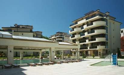 Луксозният Long Beach Resort & Spa грабна приза „Най-добър Апартхотел на Балканите за 2014 година“