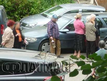 Нелегална търговия с мляко кипи в Бургас, пенсионери чакат на опашка насред улицата