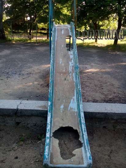 Детска площадка на ужасите в парк „Изгрев“ стряска бургаските майки (СНИМКИ)