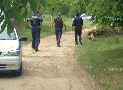 Полицаи с бронежилетки обградиха гората край Мраморен