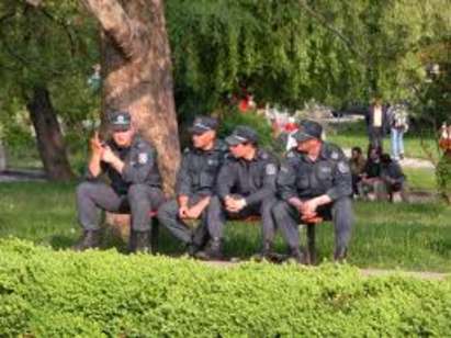 Полицаи започват протести в палатки