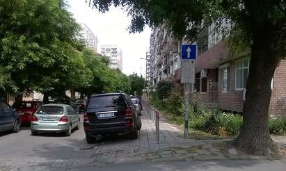 Соломоновско решение за синята зона на тротоара на ул."Странджа"