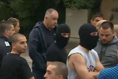 Напрежението в „Орландовци“ не спада, арестуваха трети младеж след бунта срещу ромските безчинства