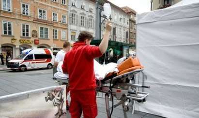Касапница в Грац: Босненец подивя, прегази и закла 3 души, кръв тече по улицата