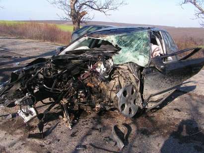 Шкода и Субару катастрофираха челно в Горно Езерово, шофьор е приет в болница