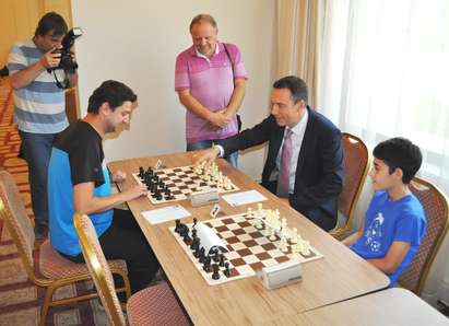 Кметът Димитър Николов откри шахматно състезание