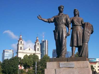 Вилнюс сваля и последния съветски паметник