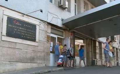Лекарите в Пирогов се борят за живота на битото дете