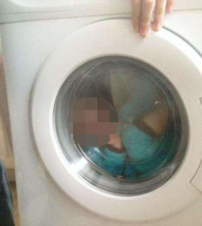 21-годишна майка сложи детето си в пералня, за да се хвали във Фейсбук с глупостта си