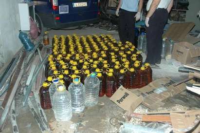 Полицията удари нелегален цех за алкохол в апарт-комплекс в Сънито (СНИМКИ)