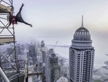 Спиращо дъха ВИДЕО от изкачването на най-високия небостъргач