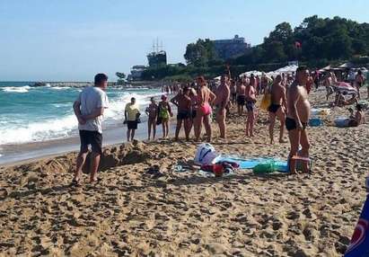 Шок на плажа! Второ тяло на удавник изплува край Варна